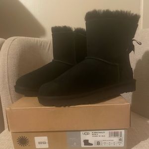 Mini Bailey II black Ugg new